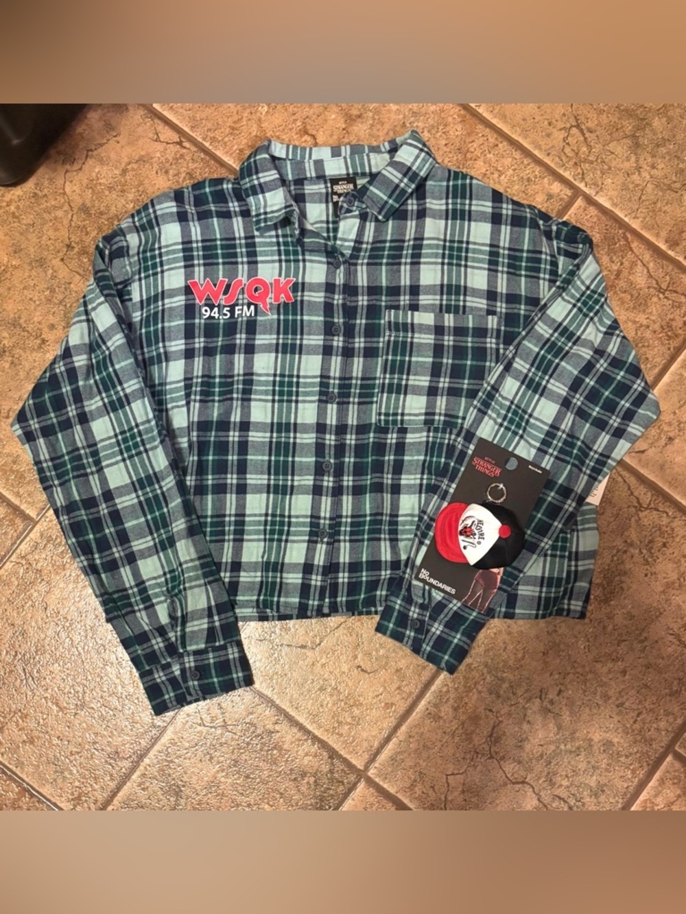 NWT *Bundle of 2* Stranger Things Cropped Flannel sz L and Keychain